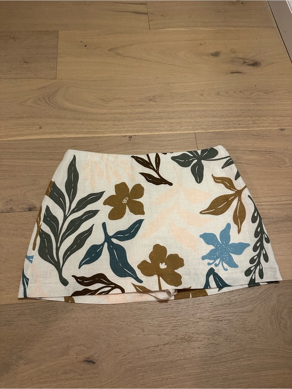 Abercrombie Floral Mini Skort size SMALL